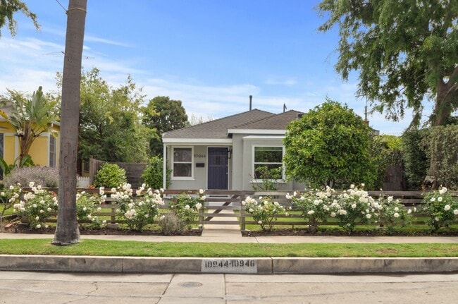 Building Photo - 10944 Aletta Ave