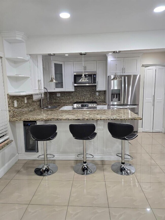 Foto del edificio - 6395 SW 136th Ct