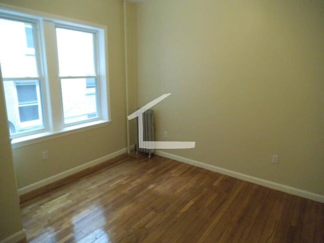Building Photo - Updated 3 Bedroom Available 4/15/26- On the Green Line
