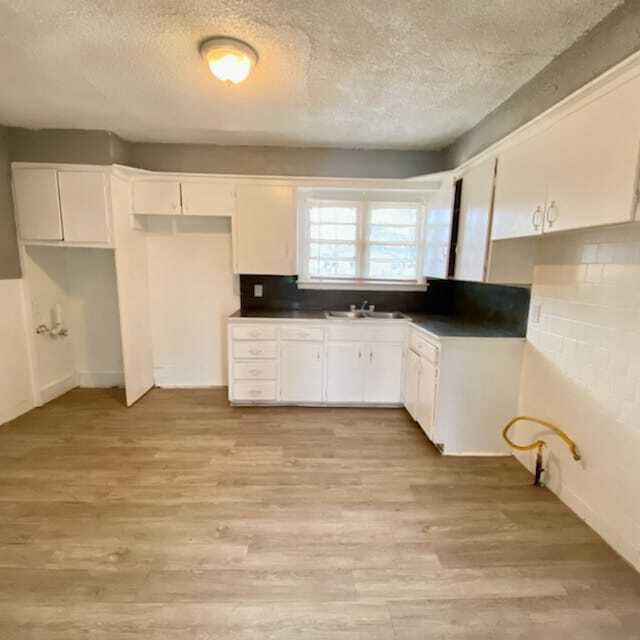 Building Photo - 5423 Ave D