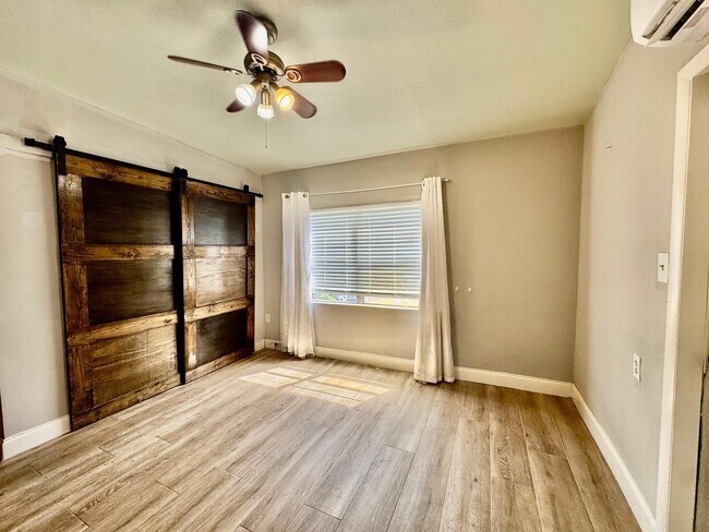 Foto del edificio - 1311 NE 42nd St