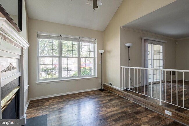 Building Photo - 1607 Saxony Dr