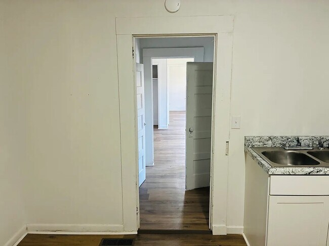 Foto del edificio - 1405 Tuscaloosa Ave