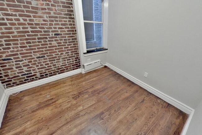 Building Photo - 221 Mott St