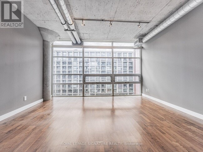 Building Photo - 42 Camden St