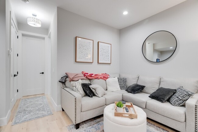 Building Photo - 287 Webster Ave