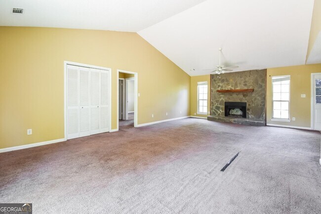 Building Photo - 665 River Bend Dr