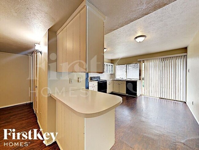 Foto del edificio - 3010 Glenhollow Cir