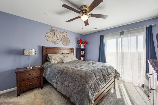 Dormitorio 1 - 3089 Goshen Dr