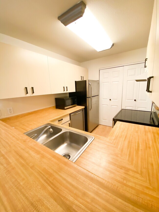 Kitchen - 2530 S 317th St
