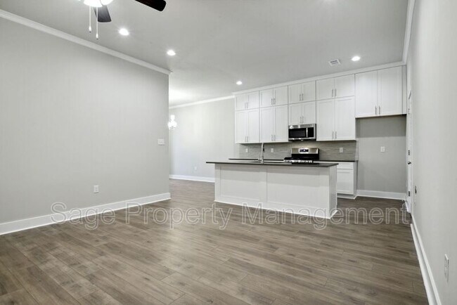 Building Photo - 9610 Creekview Dr