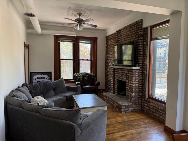 Foto del edificio - 2059 N Sheffield Ave