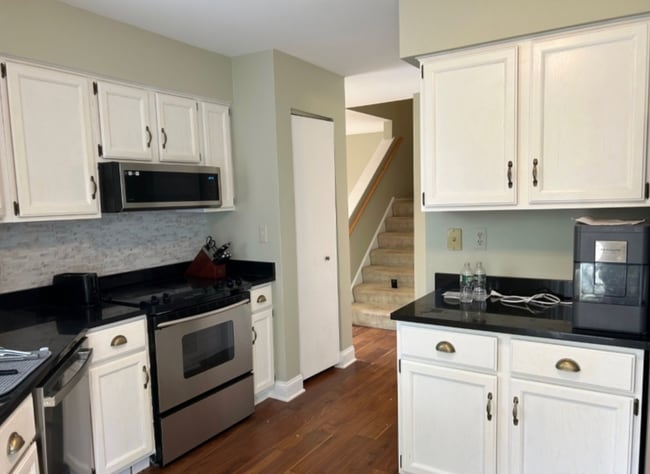 Foto del edificio - 45 Stevens Ct