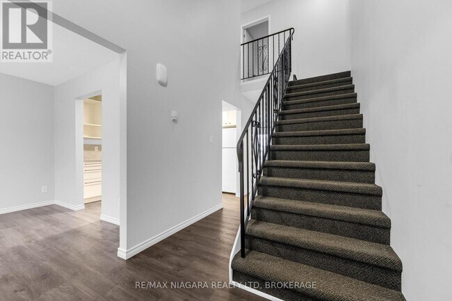 Building Photo - 100 Brownleigh Ave