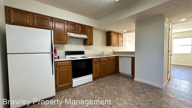 Building Photo - 3 br, 2.5 bath House - 723 E. Sherwood Hil...