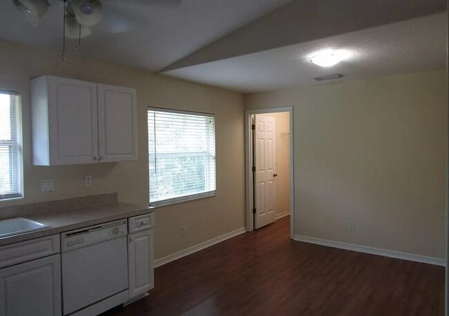 Foto del edificio - 337 Chandler Rd