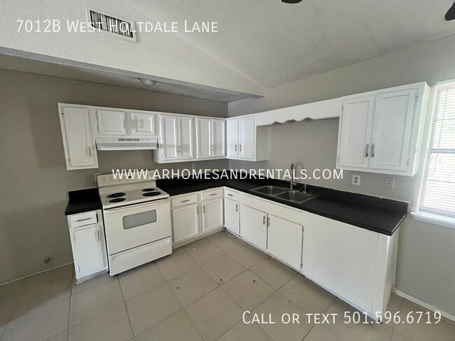 Foto del edificio - 7012B West Holtdale Lane-