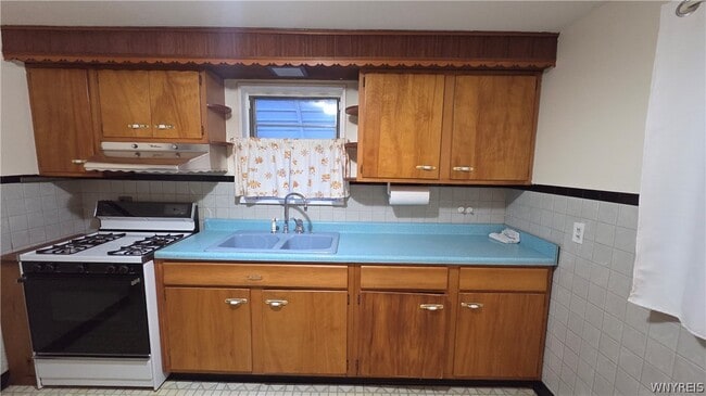 Building Photo - 419 Cherokee Dr