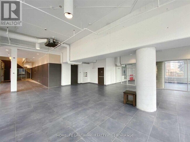Photo du bâtiment - 158 King St N
