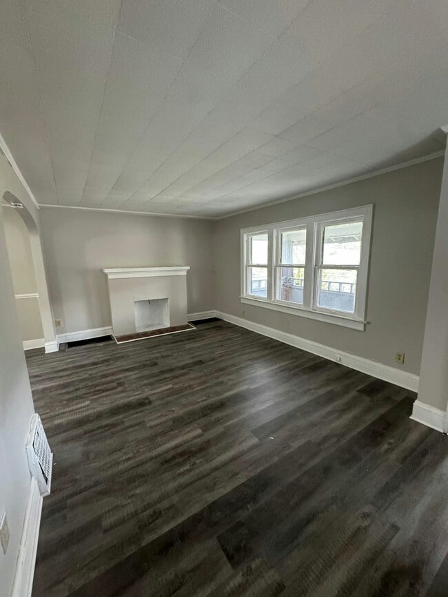 Building Photo - 623 Storer Ave