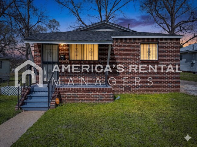 Building Photo - Updated Home for Rent in Birmingham, AL - Just minutes from Oxmoor Road!