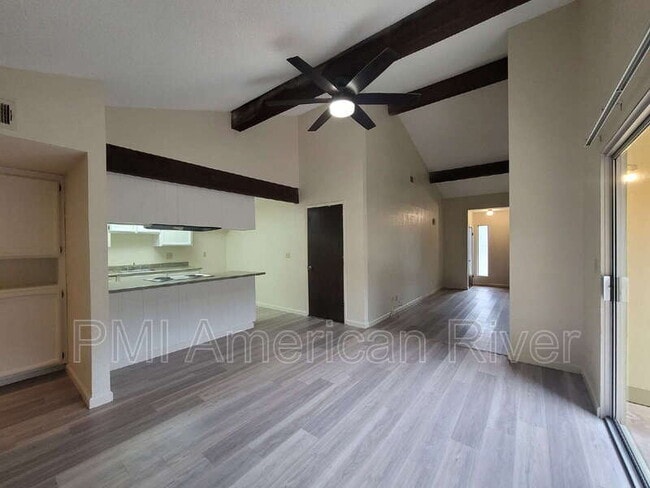 Foto del edificio - 9138 Nasreen Dr