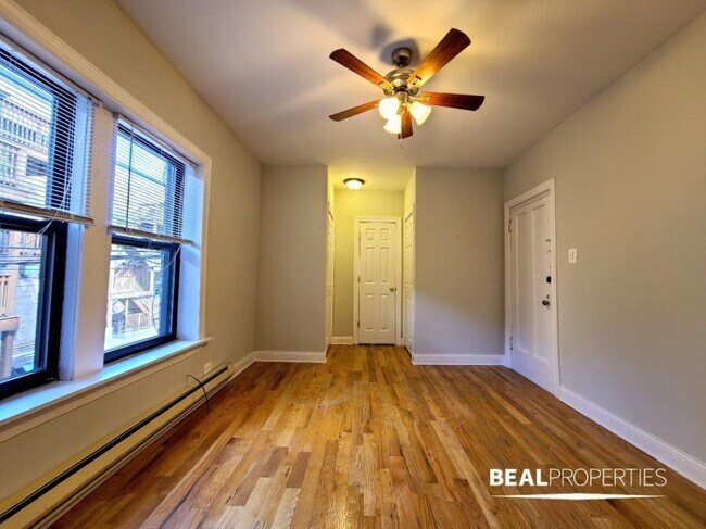 Building Photo - 0 bedroom in CHICAGO IL 60657