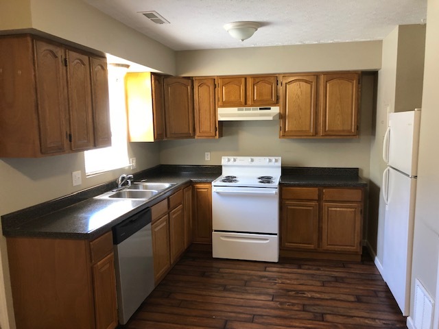 Building Photo - 707 Oakcrest Dr