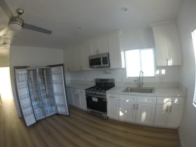 Building Photo - 6002 Hazelbrook Ave