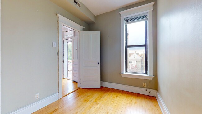 Building Photo - 1127 W Patterson Ave