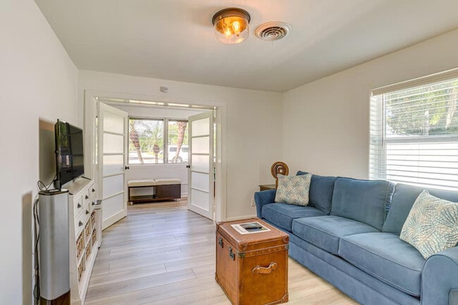 Building Photo - 2042 37th Ave