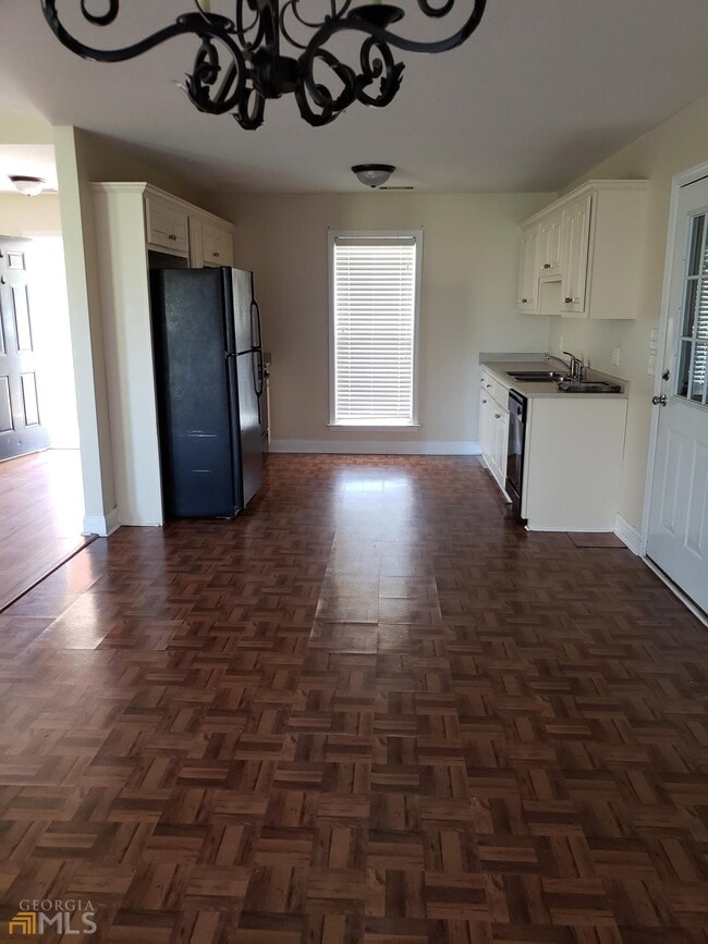 Building Photo - 805 Maple Dr