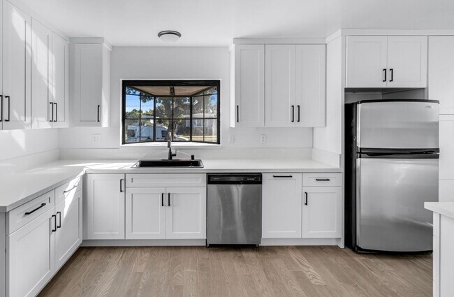 Foto del edificio - Gorgeous Remodeled 3 Bedroom 2 Bath Pool H...