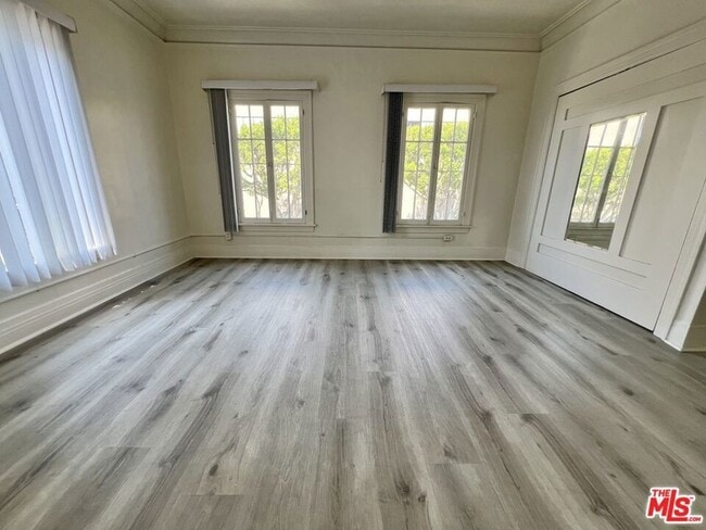 Foto del edificio - 946 S Burlington Ave