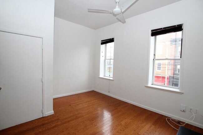Foto del edificio - Spacious bi-level one bedroom in Nolibs