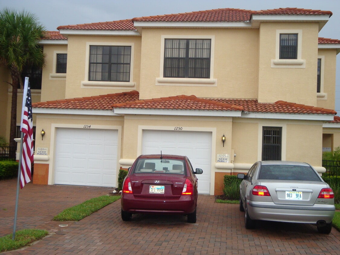 Primary Photo - 1250 Clove Dr
