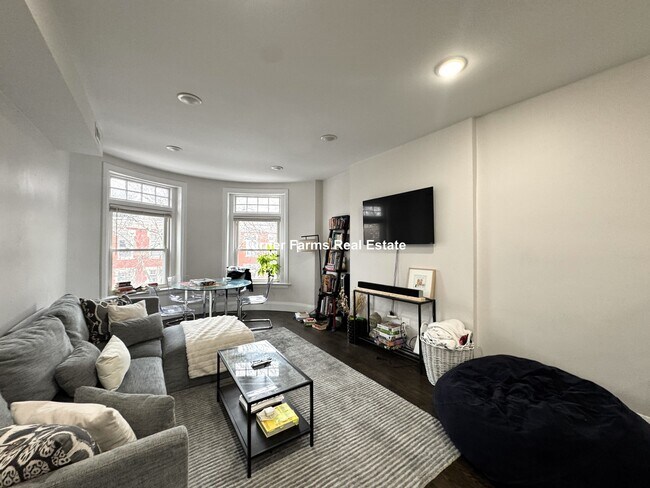 Building Photo - 7 Strathmore Rd