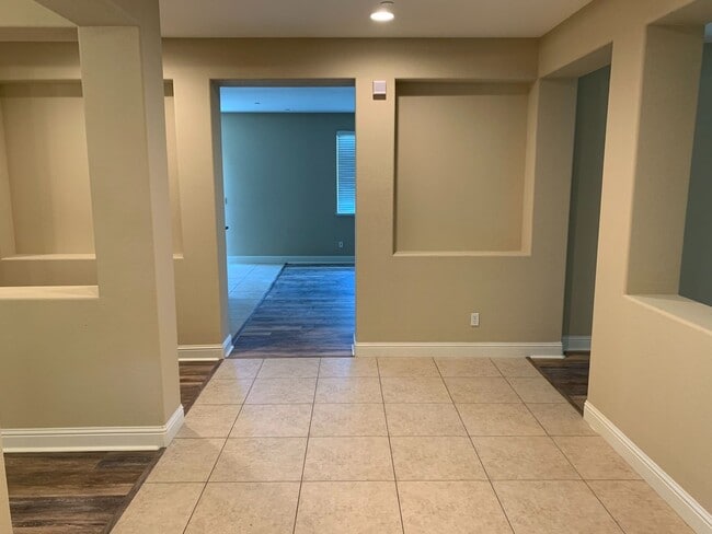 Building Photo - Single Story, Corner Lot in Brentwood!