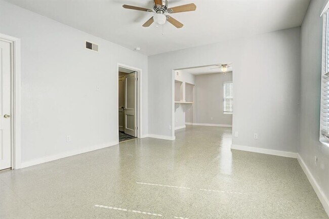 Foto del edificio - 3345 Reeves St