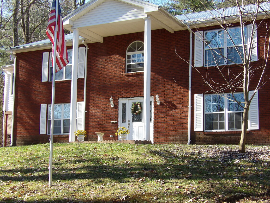 front entry - 101 Loveless Ln