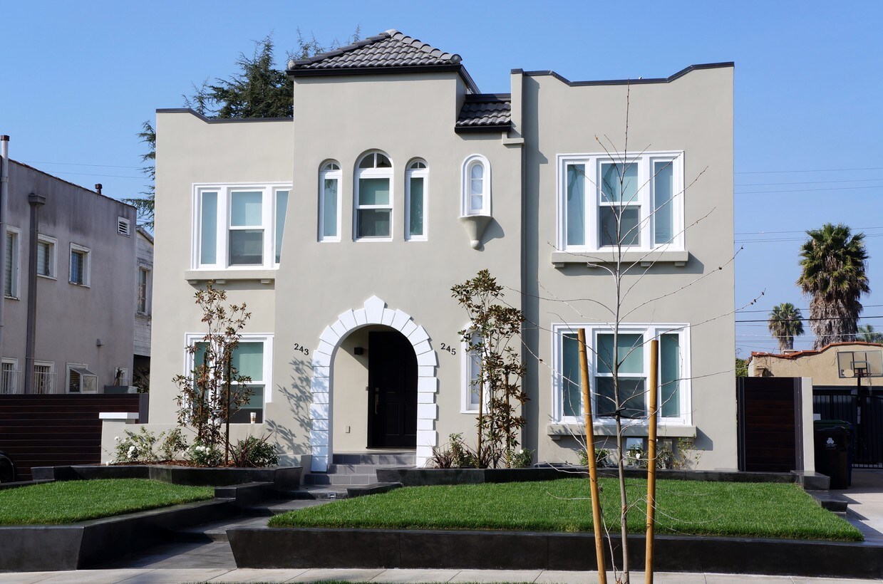 243 N Irving Blvd, Los Angeles, CA 90004 Townhome Rentals in Los