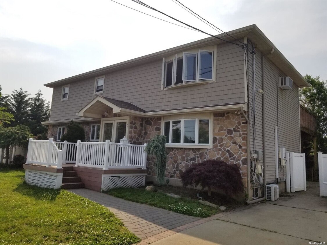 5 Linden Ave Unit 2, South Farmingdale, NY 11735 Room for Rent in