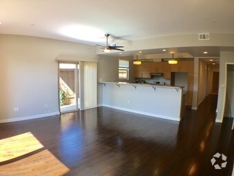 Foto principal - 6428 Woodley Ave