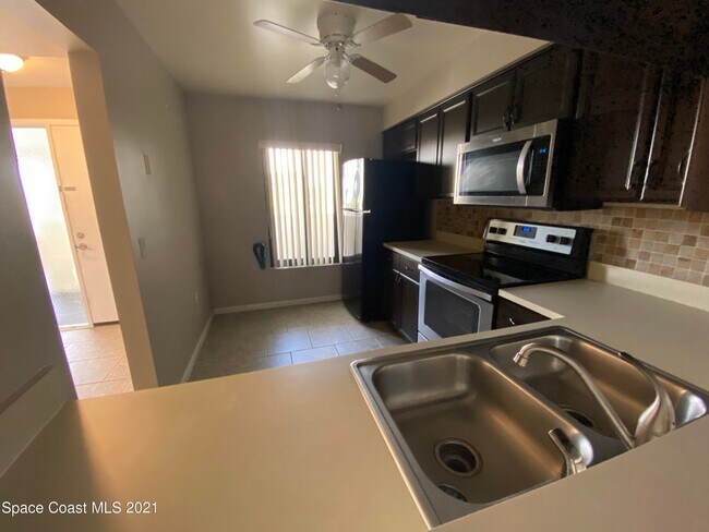 Foto del edificio - 200 International Dr