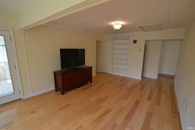 Foto del edificio - 830 S Woodlawn Ave