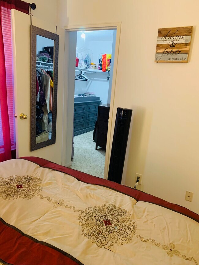 Foto del edificio - 80 Emily Dr