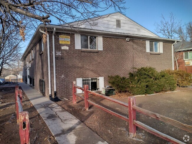 Building Photo - 1941 Clinton St
