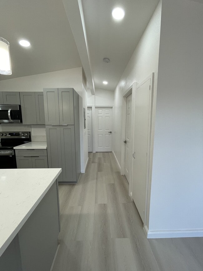 Building Photo - 95-304-304 Waipuolo Pl