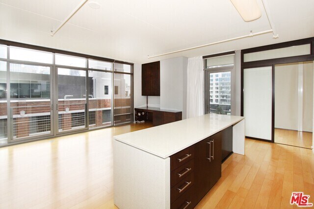 Foto del edificio - 1100 S Hope St