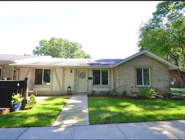 Foto del edificio - 548 Blue Ridge Dr